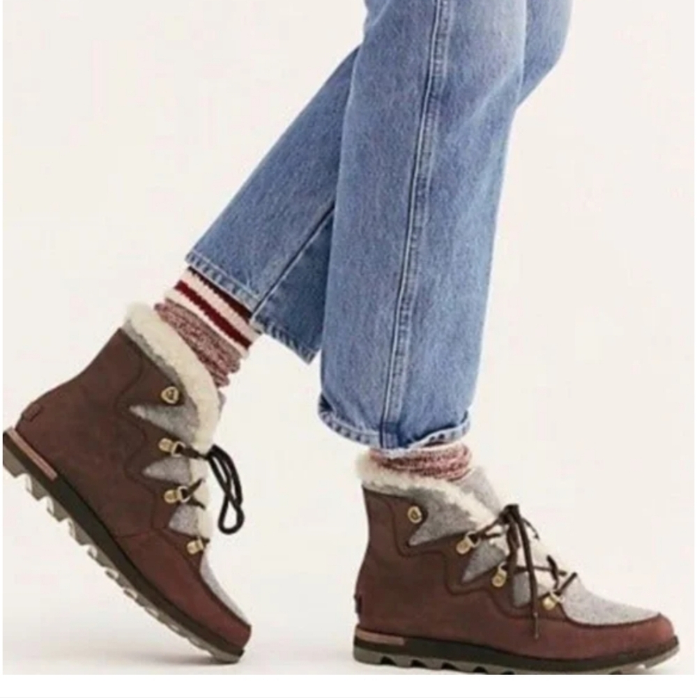 Sorel Sneakchic alpine boots women's size 9.5
